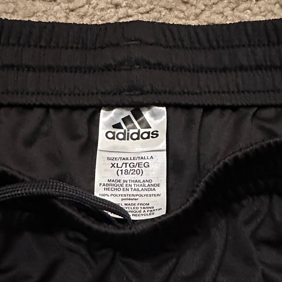 Adidas Boys 3-Stripes Essentials White Logo Athletic Shorts Black Size XL - Picture 3 of 6
